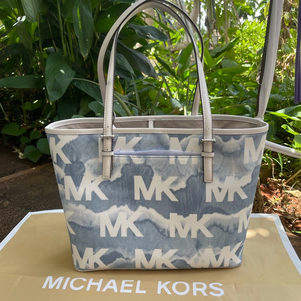 Michael Kors JST Medium Carryall Tote - Picture 3 of 6
